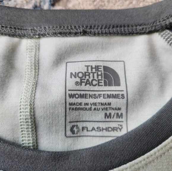 The North‎ Face Women's Size Medium Green Two Tone Raglan Top - Picture 3 of 3